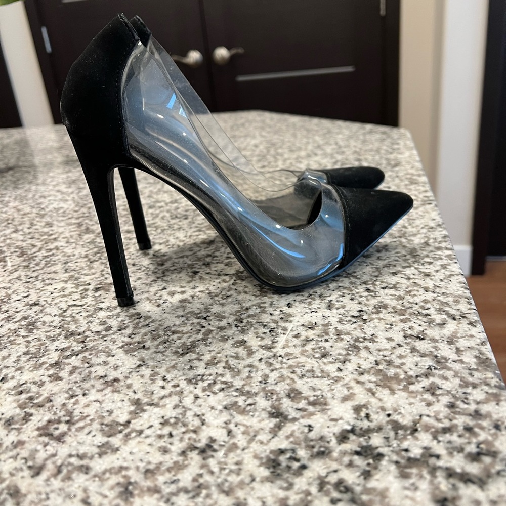 Pump heels size 8 runs small